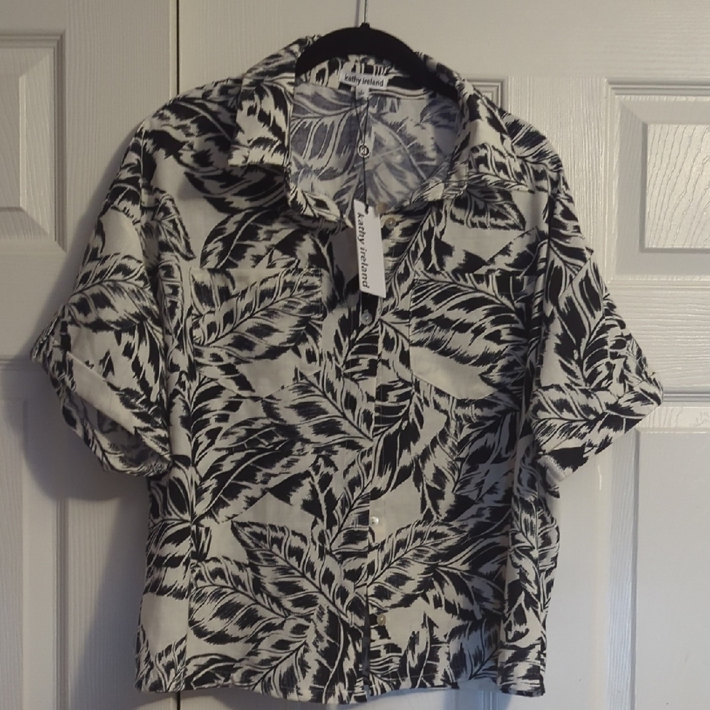 Kathy Ireland Monochrome Button Up Leaf Pattern Top NWT